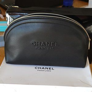 NEW IN BOX CHANEL BEAUTY MAKEUP BAG BLACK LEATHER